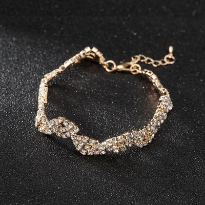 Elegantiška moteriška daugiasluoksnė apyrankė su akmenukais