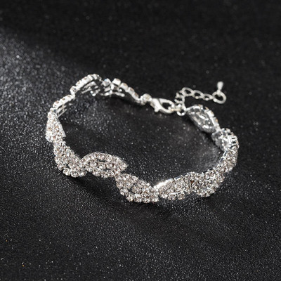 Elegantiška moteriška daugiasluoksnė apyrankė su akmenukais