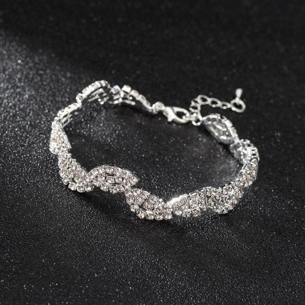 Elegantiška moteriška daugiasluoksnė apyrankė su akmenukais