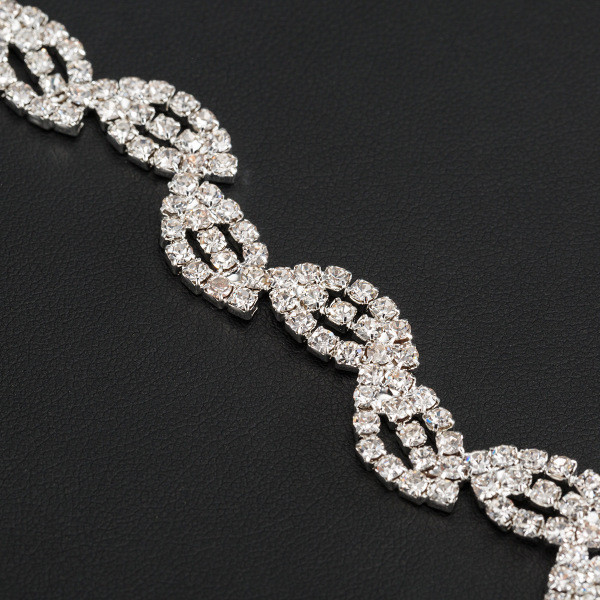 Elegantiška moteriška daugiasluoksnė apyrankė su akmenukais