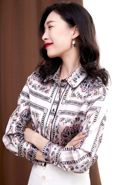 Stiilne naiste satiinsärk klassikalise krae ja nööpidega