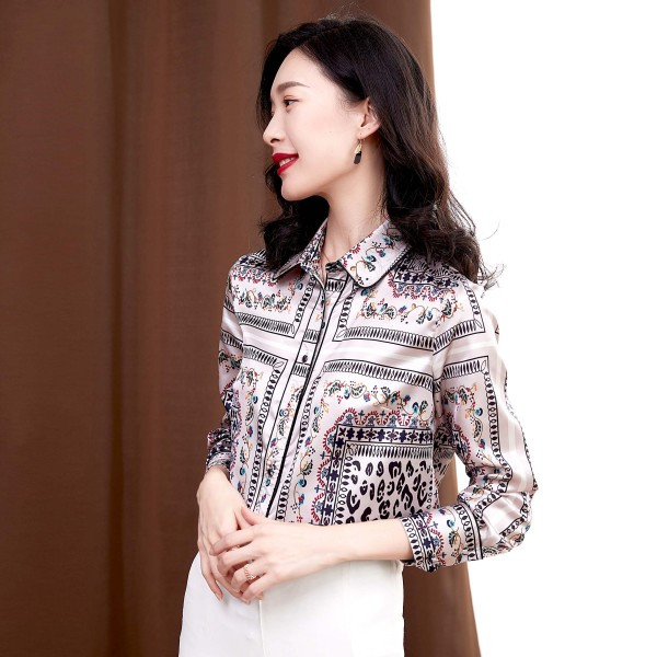 Stiilne naiste satiinsärk klassikalise krae ja nööpidega