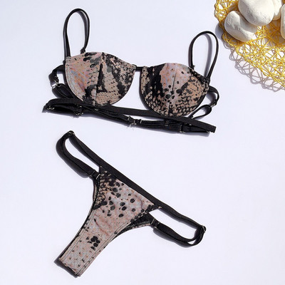 Модерен бански костюм от две части с животински десен