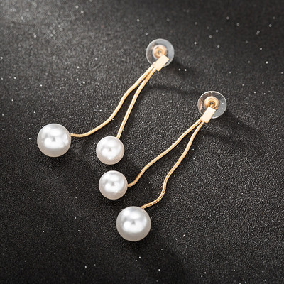 Elegantsed naiste rippuvad pärlitega kõrvarõngad