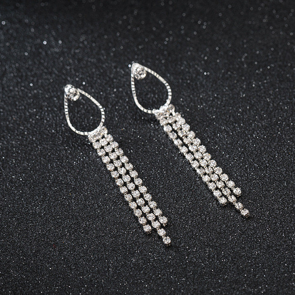 Stilingi moteriški ilgi auskarai su akmenukais