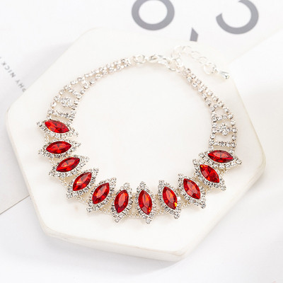 Елегантна дамска сребриста гривна с камъни