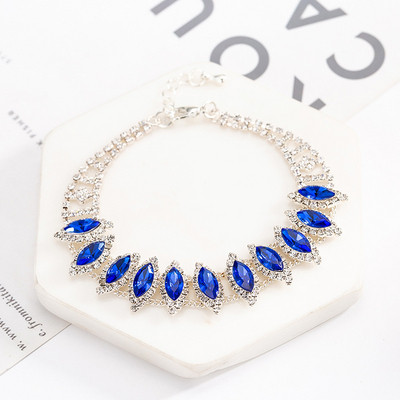 Елегантна дамска сребриста гривна с камъни