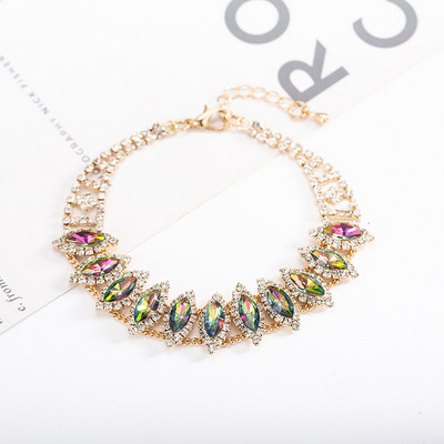 Елегантна дамска сребриста гривна с камъни