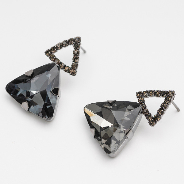 Елегантни дамски обеци с черни камъни 