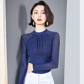 Modern női blúz kerek nyakkivágással, fényes hatással