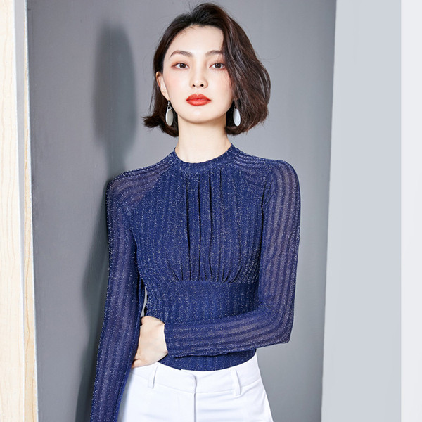 Modern női blúz kerek nyakkivágással, fényes hatással