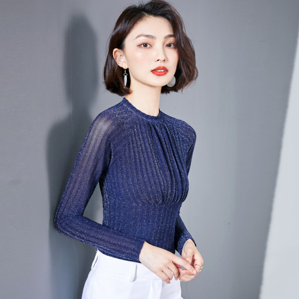 Modern női blúz kerek nyakkivágással, fényes hatással