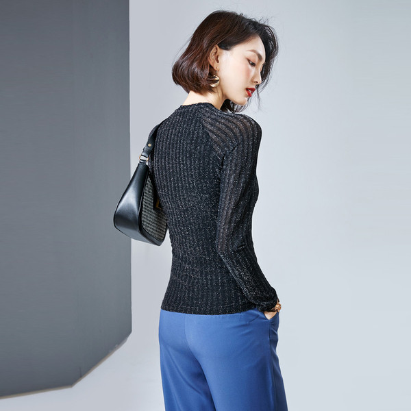 Modern női blúz kerek nyakkivágással, fényes hatással