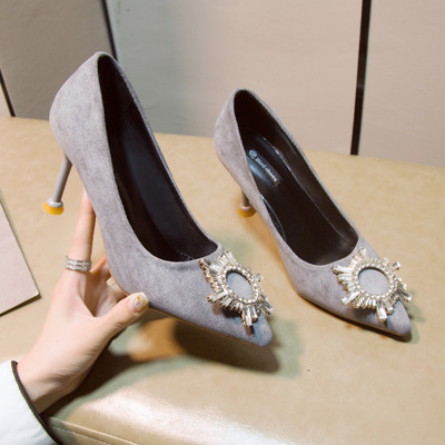 Naiste elegantsed öko seemisnahast kingad metallelemendi ja õhukese kontsaga