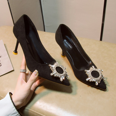 Naiste elegantsed öko seemisnahast kingad metallelemendi ja õhukese kontsaga