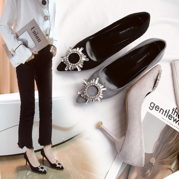 Naiste elegantsed öko seemisnahast kingad metallelemendi ja õhukese kontsaga