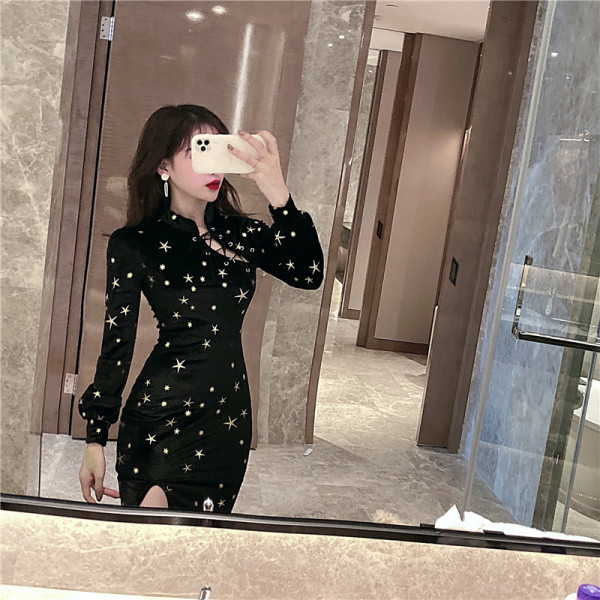 Must naiste kleit pikkade varrukate ja lipsudega