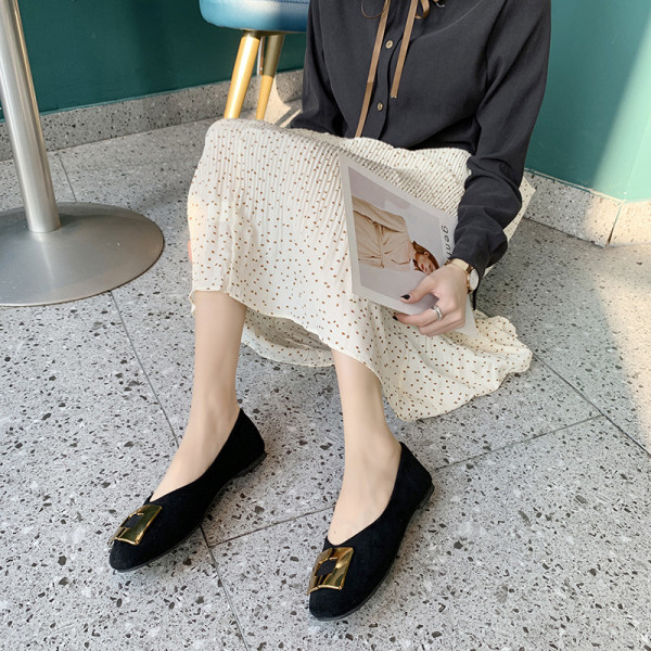 Öko velúrból készült alkalmi cipő fém csattal