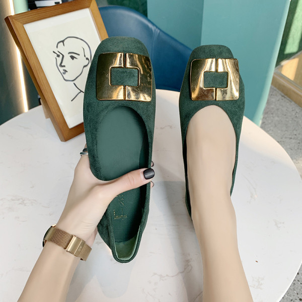 Öko velúrból készült alkalmi cipő fém csattal