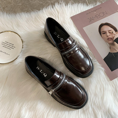 Дамски ежедневни обувки от еко кожа с декоративен цип