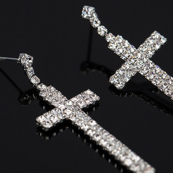 Γυναικεία κομψά κρέμονται σκουλαρίκια σε σχήμα σταυρού