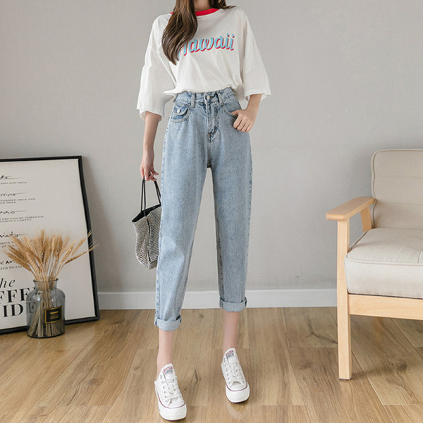 Kõrge vöökohani ulatuva mudeliga vabaaja naiste teksad