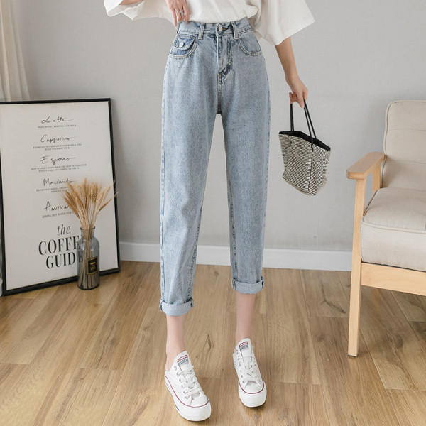 Kõrge vöökohani ulatuva mudeliga vabaaja naiste teksad