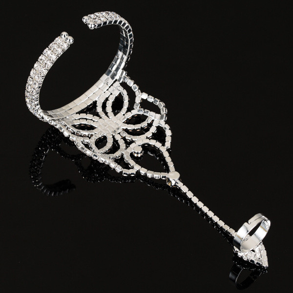 Elegantne naiste käevõru kivide ja sõrmusega