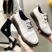 Alkalmi női cipő perforált eco bőrrel és fűzővel