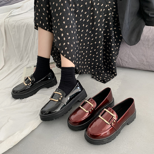 Metallist pandlaga kunstnahast vabaajajalatsid