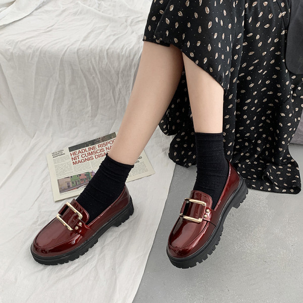 Metallist pandlaga kunstnahast vabaajajalatsid