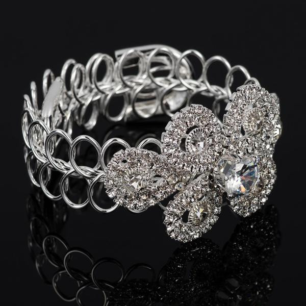 Stílusos női karkötő kövekkel