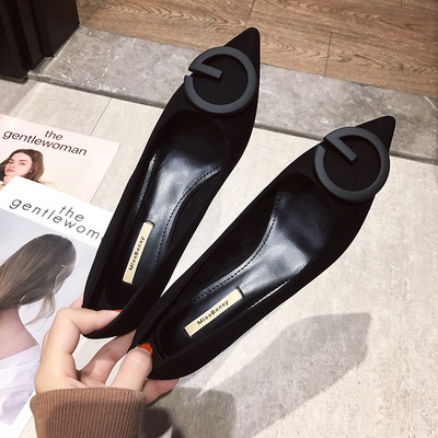 Naiste mustad teravatipulised madala kontsaga kingad erinevate pandlaga