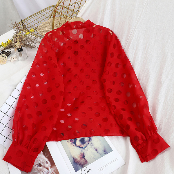 Moodne naiste täpiline särk, mille krael on pael