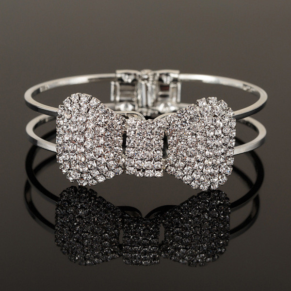 Elegantna ženska narukvica u obliku trake