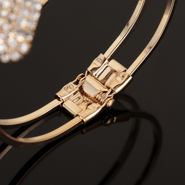 Elegantna ženska narukvica u obliku trake