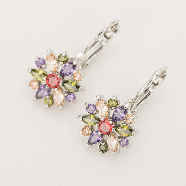 Elegantsed naiste värviliste kivikestega kõrvarõngad