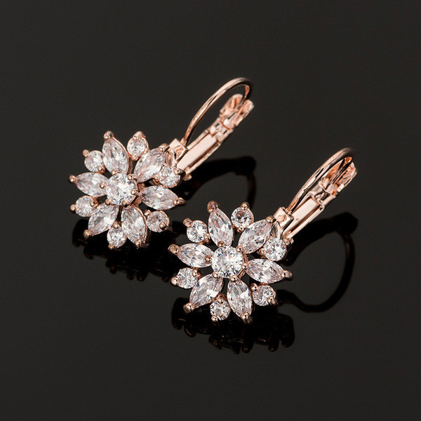 Elegantsed naiste värviliste kivikestega kõrvarõngad