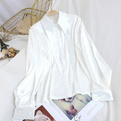 Γυναικείο πουκάμισο με εκτύπωση λεοπάρδαλης και κορδέλα στον γιακά