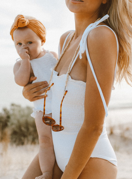 Elastne nööridega ujumistrikoo