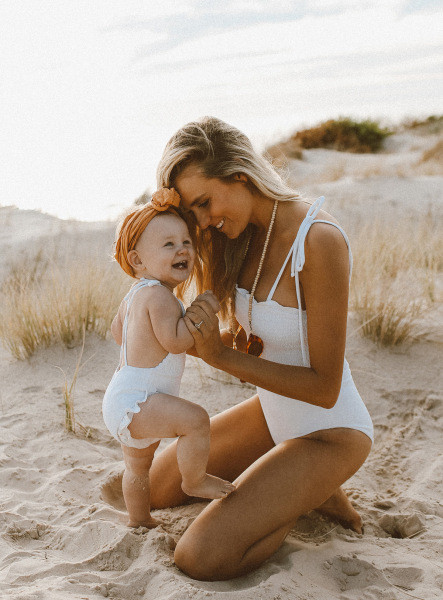 Elastne nööridega ujumistrikoo