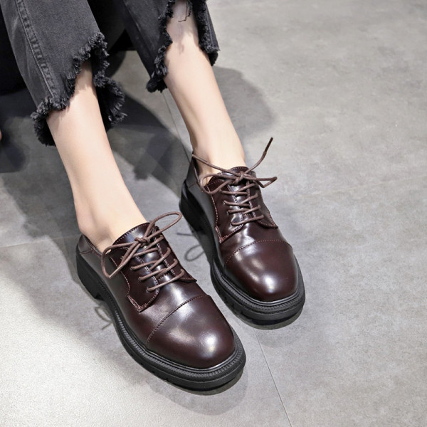 Дамски ежедневни обувки изчистен модел с връзки от еко кожа