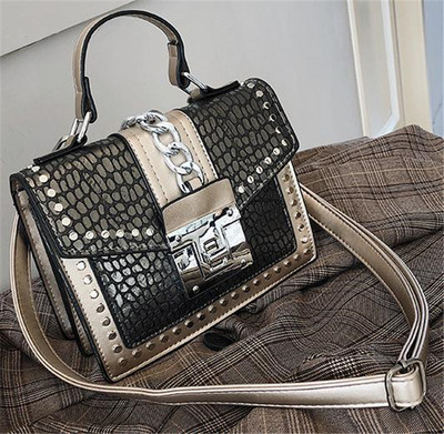 Модерна дамска чанта с метални елементи и закопчалка