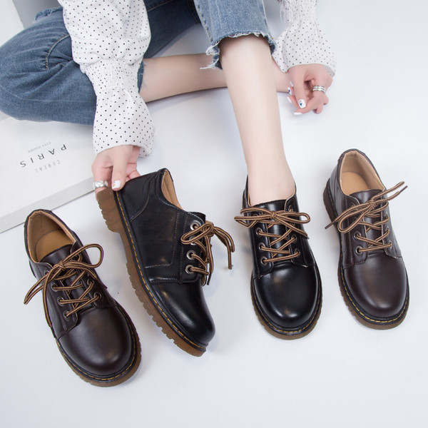 Naiste vabaajajalatsid kunstnahast paeltega - tavaline mudel