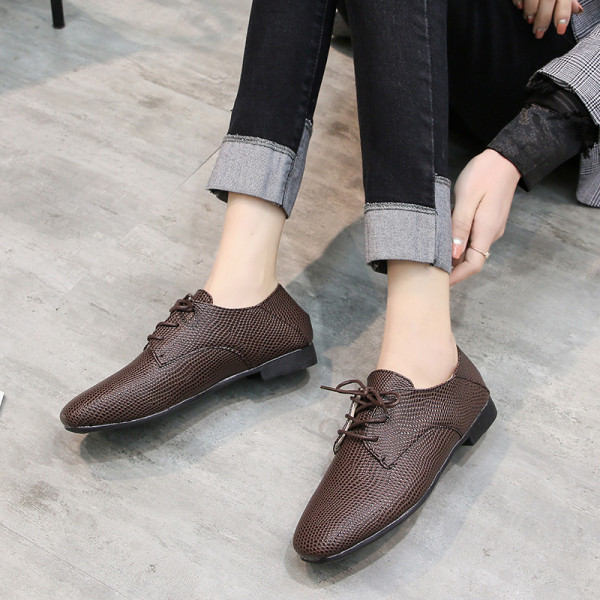 Madala talla ja paeltega ökonahast vabaajajalatsid