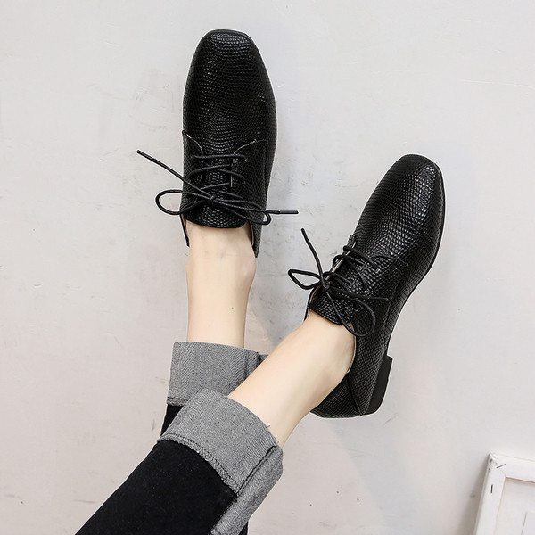 Madala talla ja paeltega ökonahast vabaajajalatsid