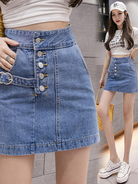 Rövid női farmerszoknya magas derékkal és gombokkal