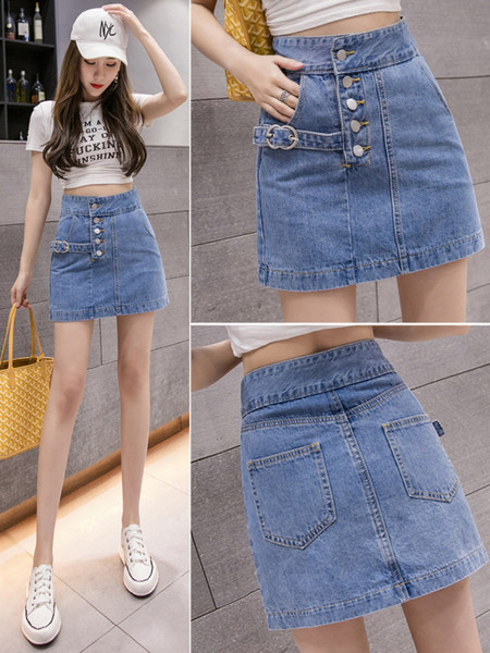 Rövid női farmerszoknya magas derékkal és gombokkal