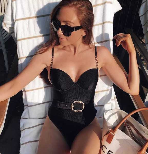 Нов модел стилен цял бански от рипсено кадифе с колан на талията и метални елементи