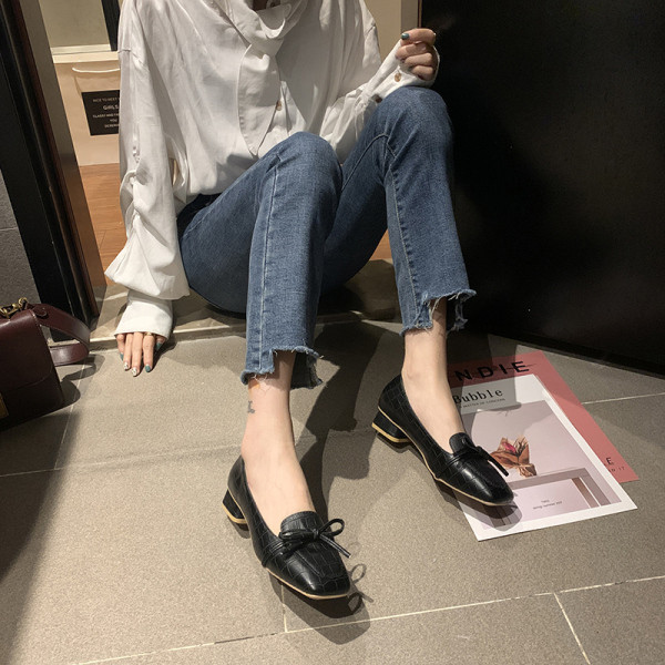 Ежедневни обувки с ниска подметка и панделка от еко кожа 